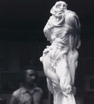 Stanisław Szukalski (1893 Warta près de Sieradz - 1987 Los Angeles), Autoportrait près d'une sculpture, vers 1914/2021
