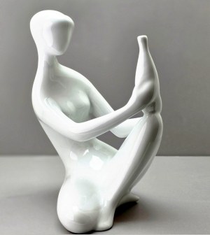 Dziewczyna z wazonem - porcelanowa figurka Royal Dux - Czechosłowacja lata 60-te