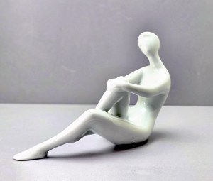 Zamyślona - porcelanowa figurka Royal Dux - Czechosłowacja lata 60-te