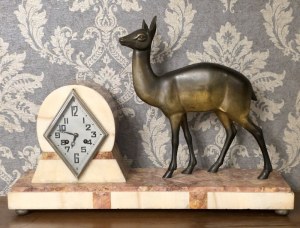 Zegar kominkowy Art Deco z figurą sarny
