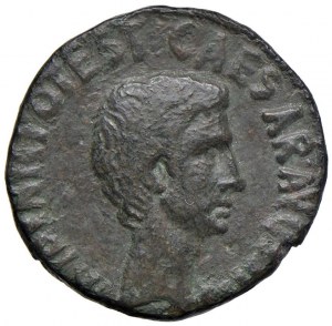 Augustus (27 B.C.-14 A.D.) Axis - Head to r. - R/ SC in the...