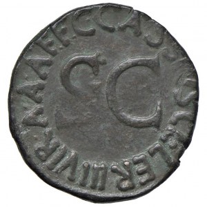 Augustus (27 B.C.-14 A.D.) Axis - Head to r. - R/ SC in the...