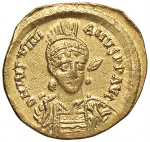 Justinian I (527-565) Solid - Helmeted bust with throws...