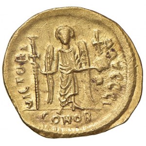 Giustiniano I (527-565) Solido - Busto elmato con lanci...