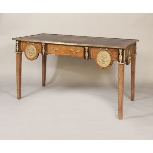 Table-bureau de style classique