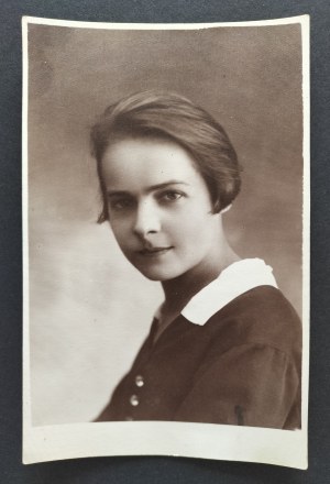 Female. Wkra [1937].