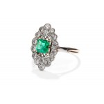 Ring with Colombian emerald and diamonds, circa mid-20th century jewelry, pr. "0.950" platinum, pr. "0.585" gold