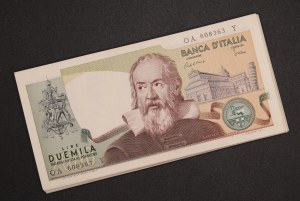 Italy. 1983 2000 Lire 49 Pieces