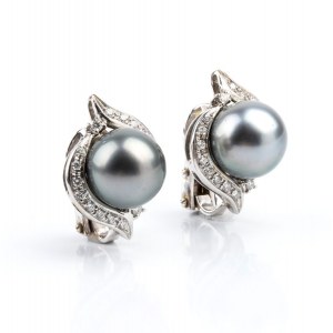 LO STILNOVO, Diamond Tahitian pearl gold pair of earrings