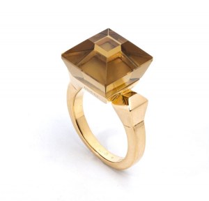 GUCCI, Chiodo Collection: gold ring with smoky quartz