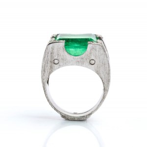 FIORETTI, Emerald diamond gold band ring