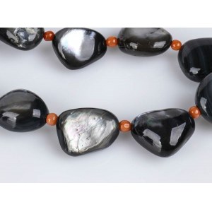 Mother of pearl and Mediterranean coral necklace