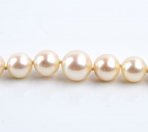 Gold emerald pearl necklace
