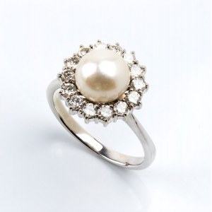 Pearl diamond white gold ring