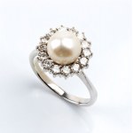 Pearl diamond white gold ring