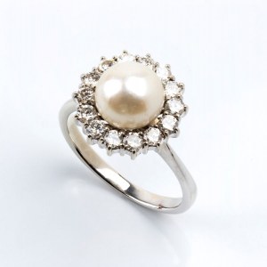 Pearl diamond white gold ring