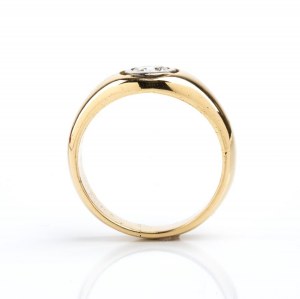 Gold diamond ring