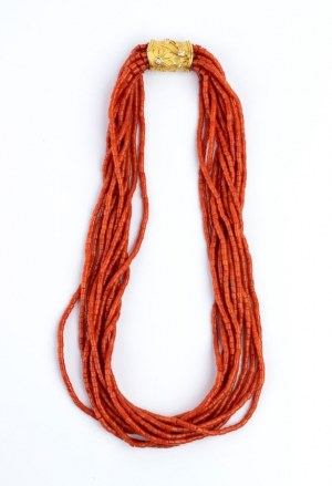 Multi-strand necklace in Mediterranean coral with gold clasp