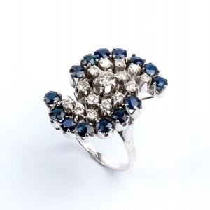 Gold ring with diamonds and sapphires