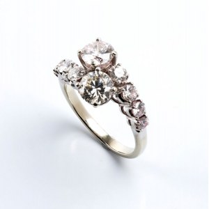Diamond gold contrarié ring