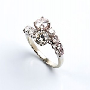 Diamond gold contrarié ring