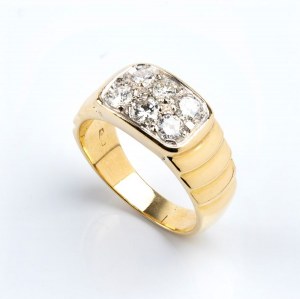 Diamond gold band ring