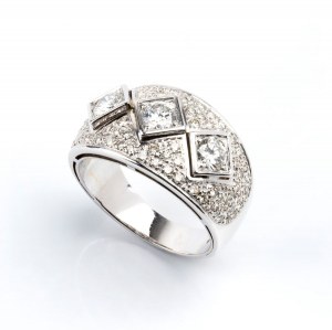 Gold diamond band ring