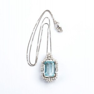 Aquamarine diamond pendant necklace