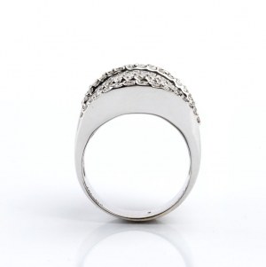 Gold diamond-paved saddle motif band ring