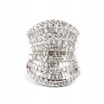 Gold diamond-paved saddle motif band ring