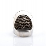 Gold diamond-paved saddle motif band ring