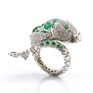 Gold fish-shaped ring with diamonds and emeralds