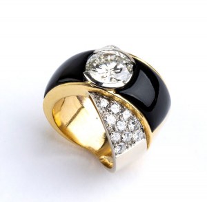 Gold enamel diamond ring