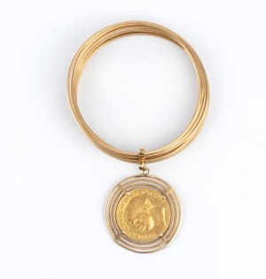 Gold bracelet with a pendant pound
