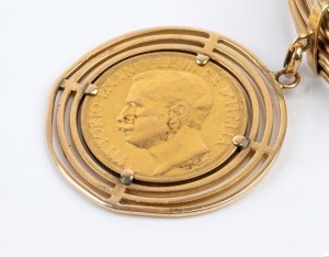 Gold bracelet with a pendant pound
