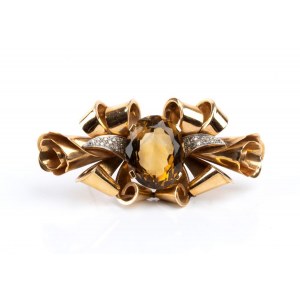 Gold brooch with quartz