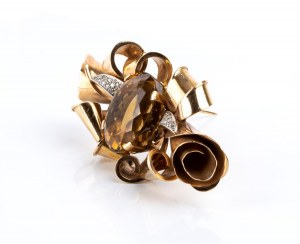 Gold brooch with quartz
