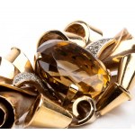 Gold brooch with quartz