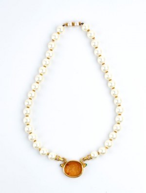 Gold, diamonds, emeralds, carnelian intaglio, imitation pearl necklace