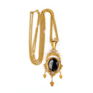 Gold necklace with onyx pendant