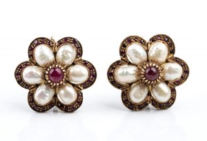 Pearl and rubies floer shaped earrings