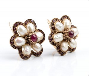 Pearl and rubies floer shaped earrings