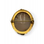 Shell cameo gold brooch