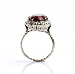 Diamond and quartz gold ring