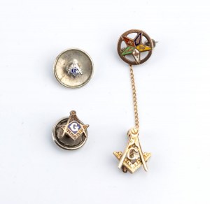 Lot of 3 small brooches
