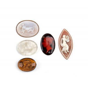 Lot of 5 agate, chalcedony, tiger eye carving