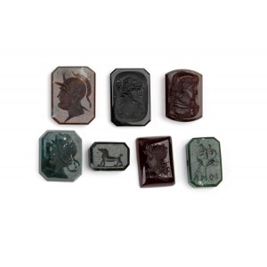 Set of 7 bloodstone and carnelian carving
