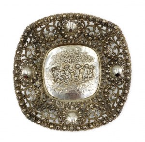 Openwork platter with putti(Germany, before 1927)