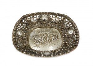 Openwork platter with putti(Germany, before 1927)