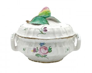Terrine with a pear motif(Opole Silesia, l.80.XVIII century).